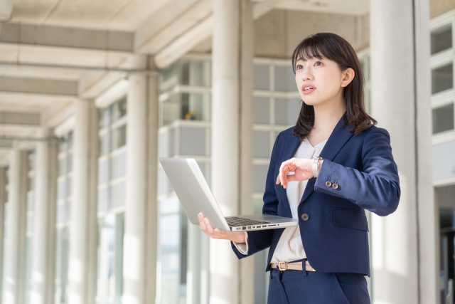 仕事をしている女性